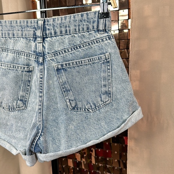 Refuge Light Blue Wash Denim 90s Style Denim Jean Shorts w Rolled Hem Size 00 - Picture 9 of 9